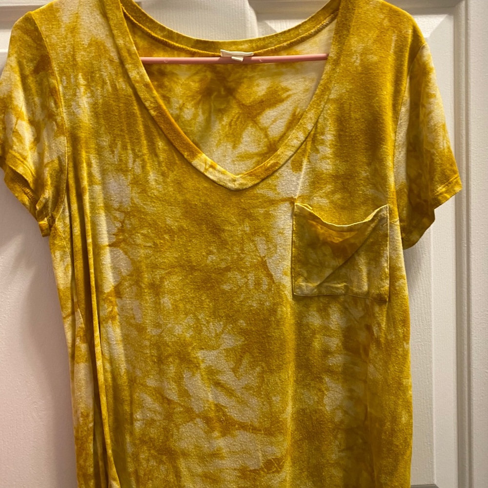 Cute yellow v neck top